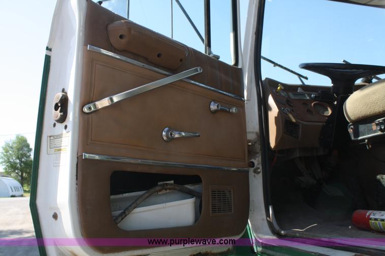 image for item B6524 1996 Ford LN8000 Loral Air Max fertilizer truck