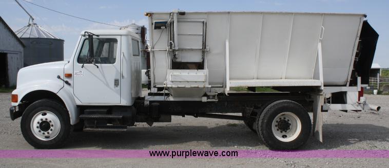 image for item B6545 1993 International 4900 semi truck with mixer box