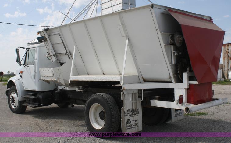 image for item B6545 1993 International 4900 semi truck with mixer box
