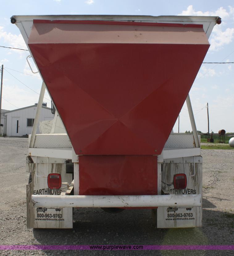 image for item B6545 1993 International 4900 semi truck with mixer box