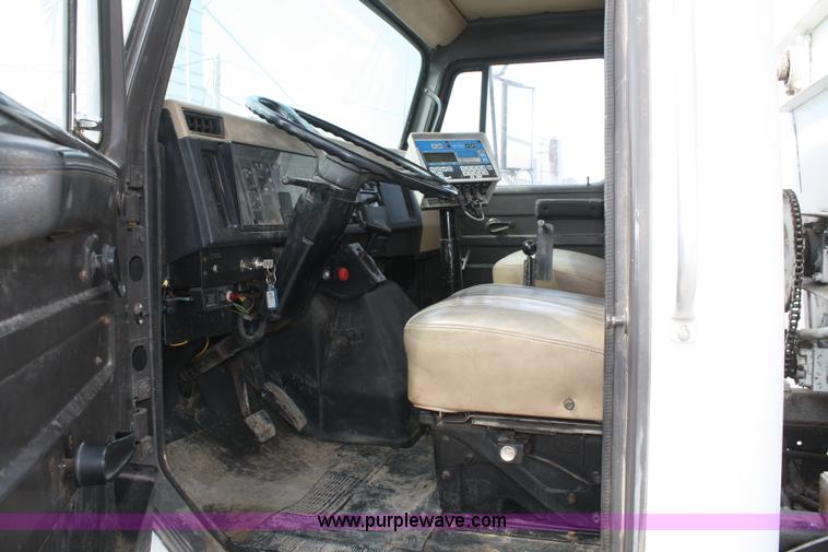 image for item B6545 1993 International 4900 semi truck with mixer box