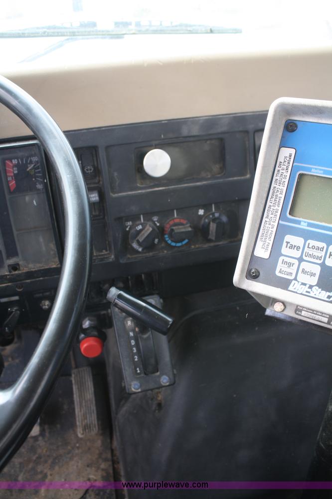 image for item B6545 1993 International 4900 semi truck with mixer box