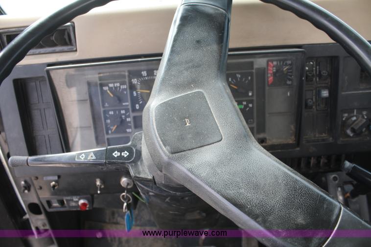 image for item B6545 1993 International 4900 semi truck with mixer box