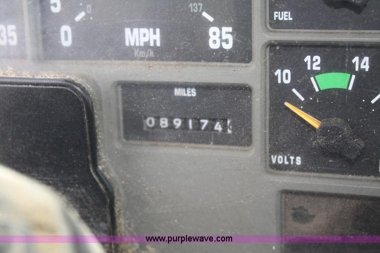 image for item B6545 1993 International 4900 semi truck with mixer box