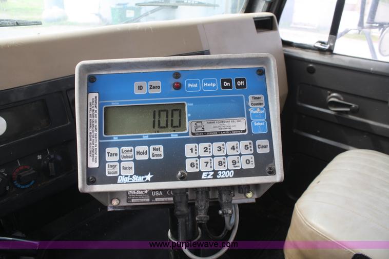 image for item B6545 1993 International 4900 semi truck with mixer box