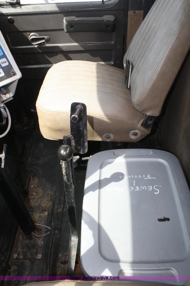 image for item B6545 1993 International 4900 semi truck with mixer box