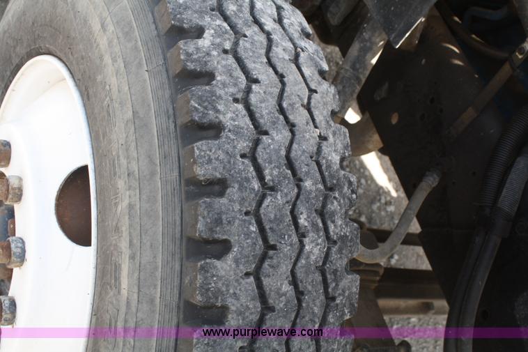 image for item B6545 1993 International 4900 semi truck with mixer box