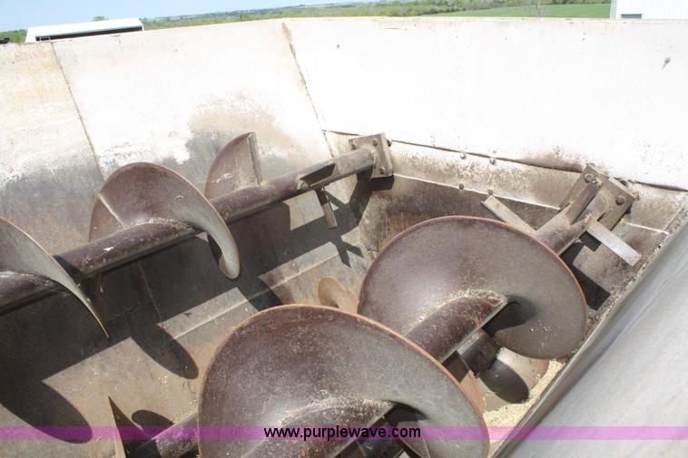 image for item B6545 1993 International 4900 semi truck with mixer box