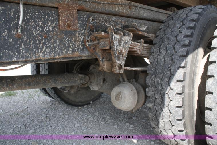 image for item B6545 1993 International 4900 semi truck with mixer box