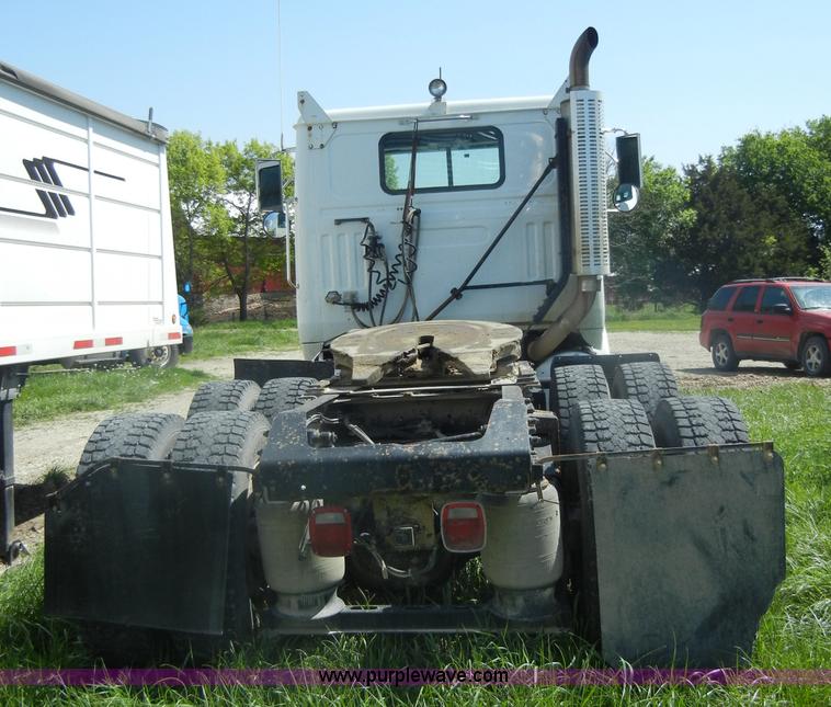 image for item C4327 1997 Volvo WCA semi truck