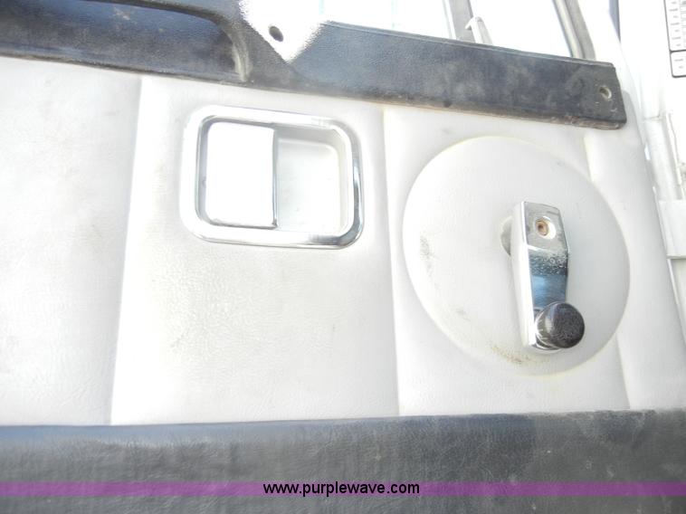 image for item C4327 1997 Volvo WCA semi truck