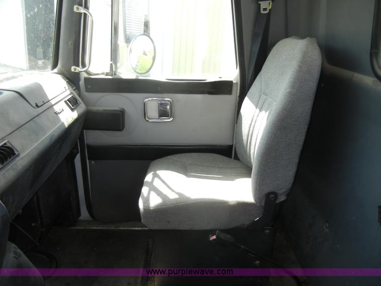 image for item C4327 1997 Volvo WCA semi truck