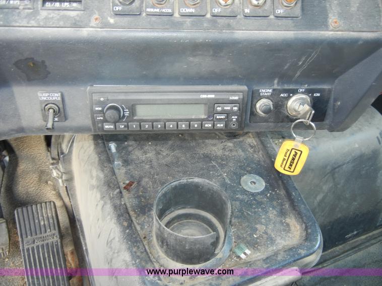 image for item C4327 1997 Volvo WCA semi truck