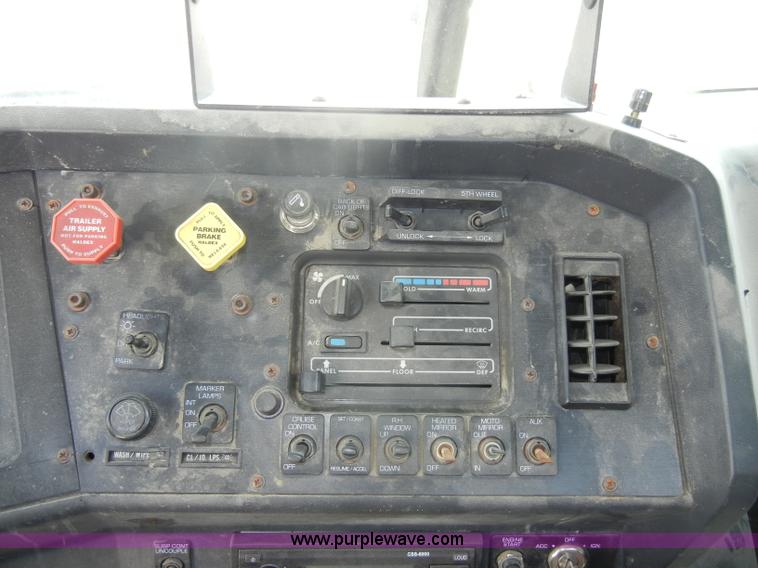 image for item C4327 1997 Volvo WCA semi truck