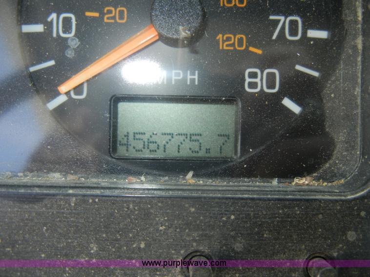 image for item C4327 1997 Volvo WCA semi truck