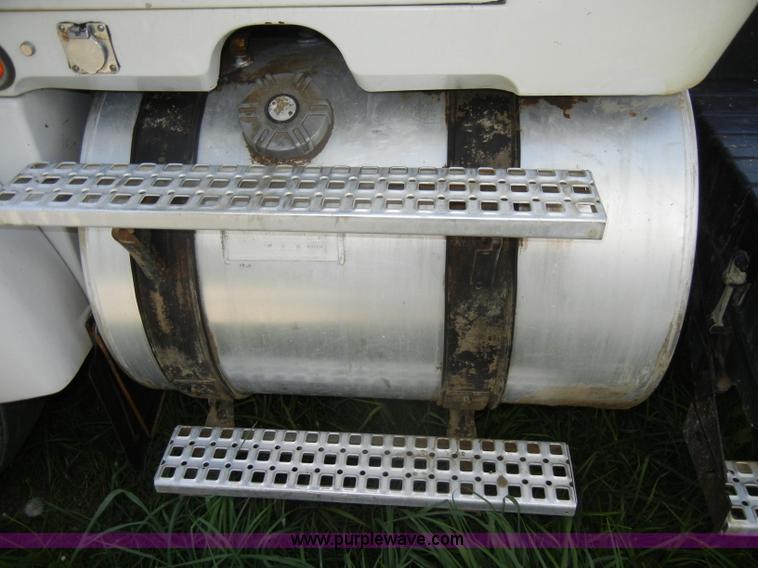 image for item C4327 1997 Volvo WCA semi truck