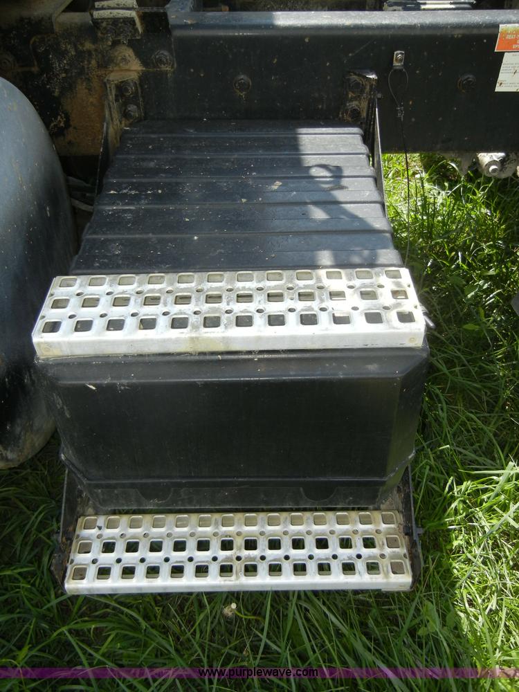 image for item C4327 1997 Volvo WCA semi truck