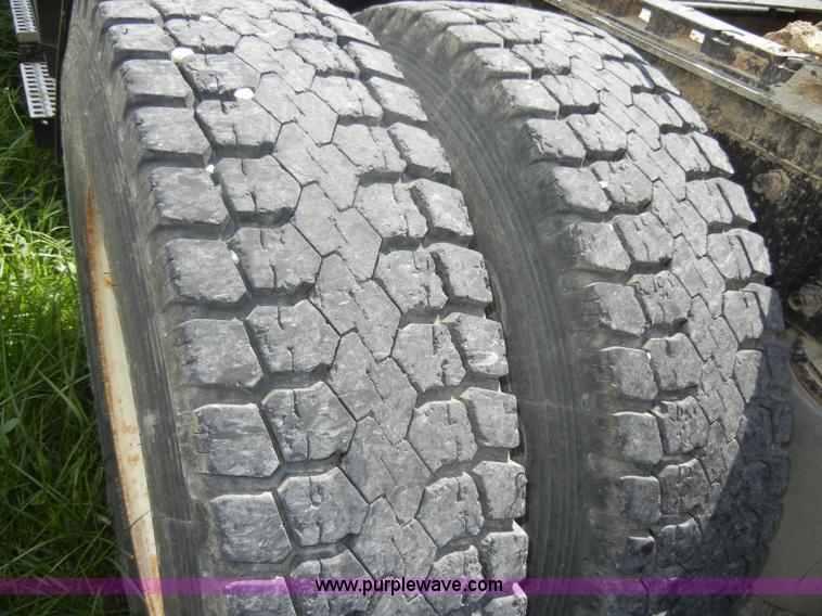 image for item C4327 1997 Volvo WCA semi truck