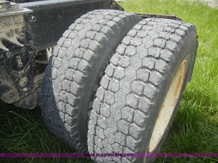 image for item C4327 1997 Volvo WCA semi truck