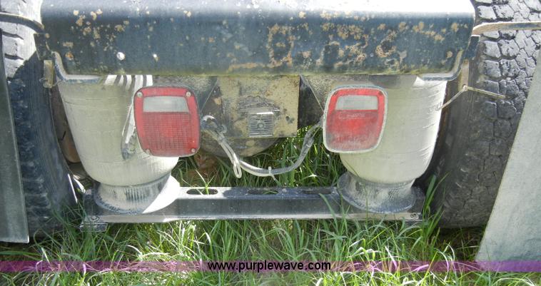 image for item C4327 1997 Volvo WCA semi truck