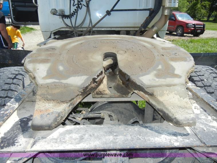 image for item C4327 1997 Volvo WCA semi truck