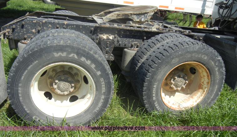 image for item C4327 1997 Volvo WCA semi truck