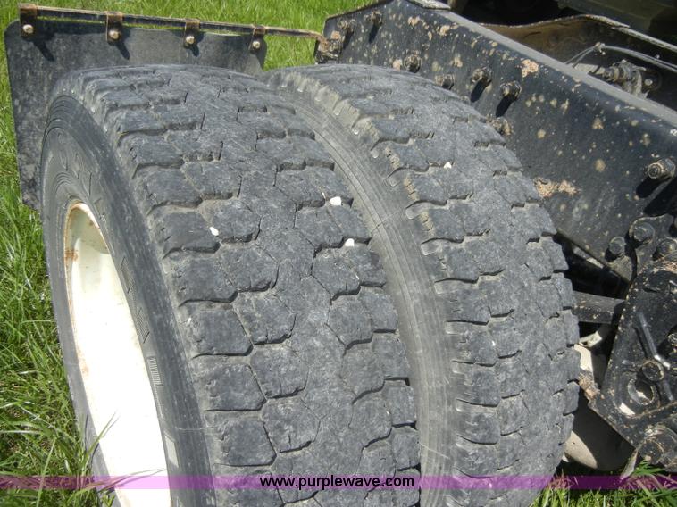 image for item C4327 1997 Volvo WCA semi truck