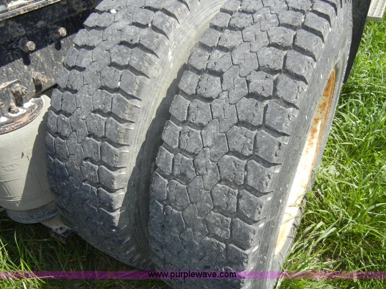 image for item C4327 1997 Volvo WCA semi truck