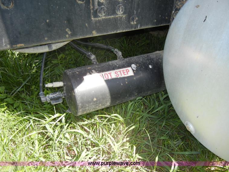 image for item C4327 1997 Volvo WCA semi truck