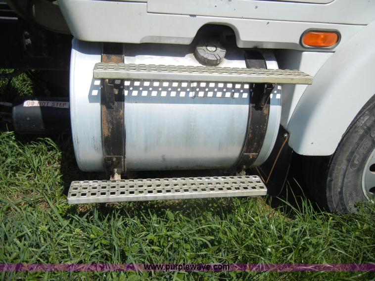 image for item C4327 1997 Volvo WCA semi truck