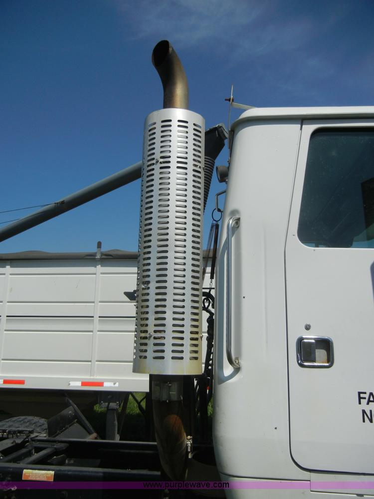 image for item C4327 1997 Volvo WCA semi truck