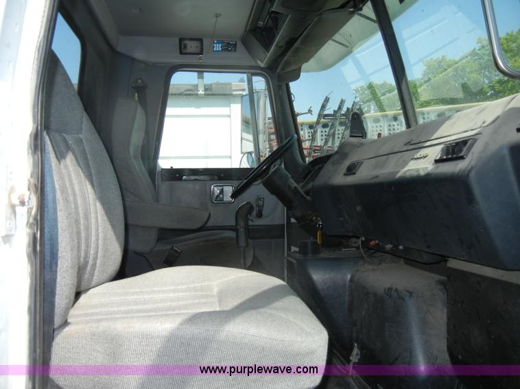 image for item C4327 1997 Volvo WCA semi truck