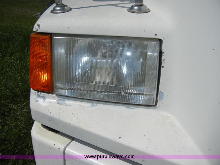 image for item C4327 1997 Volvo WCA semi truck