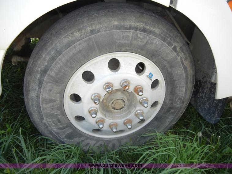 image for item C4327 1997 Volvo WCA semi truck