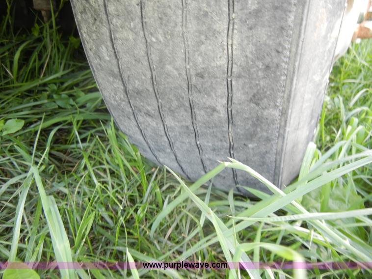 image for item C4327 1997 Volvo WCA semi truck