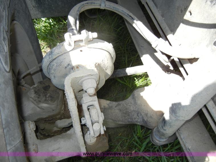 image for item C4327 1997 Volvo WCA semi truck