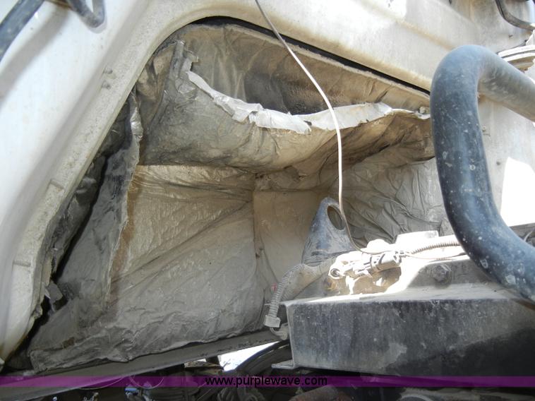 image for item C4327 1997 Volvo WCA semi truck