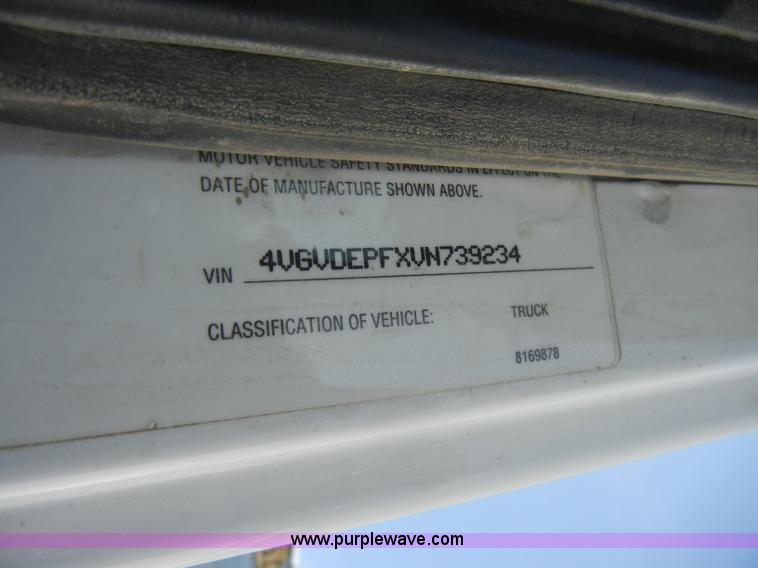 image for item C4327 1997 Volvo WCA semi truck