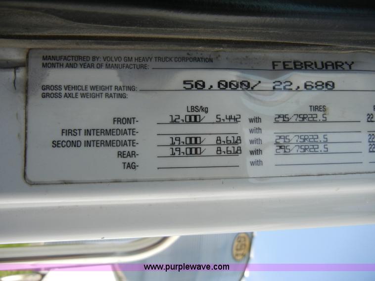 image for item C4327 1997 Volvo WCA semi truck