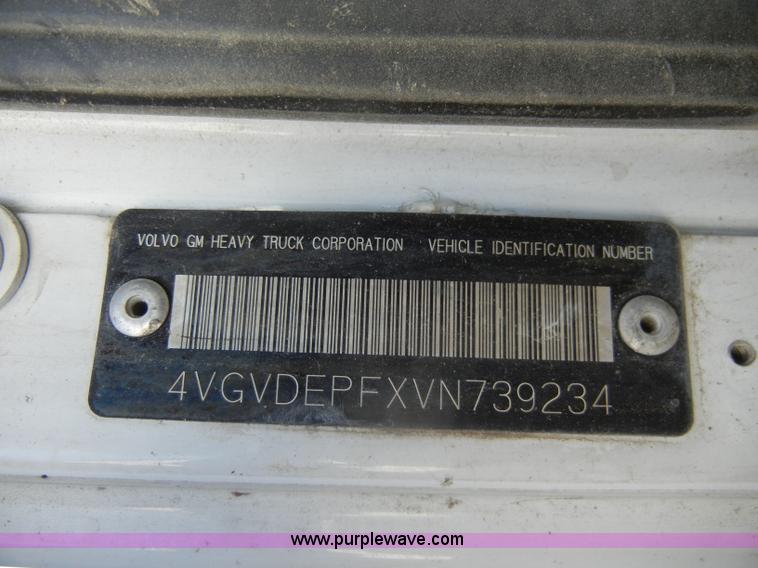 image for item C4327 1997 Volvo WCA semi truck