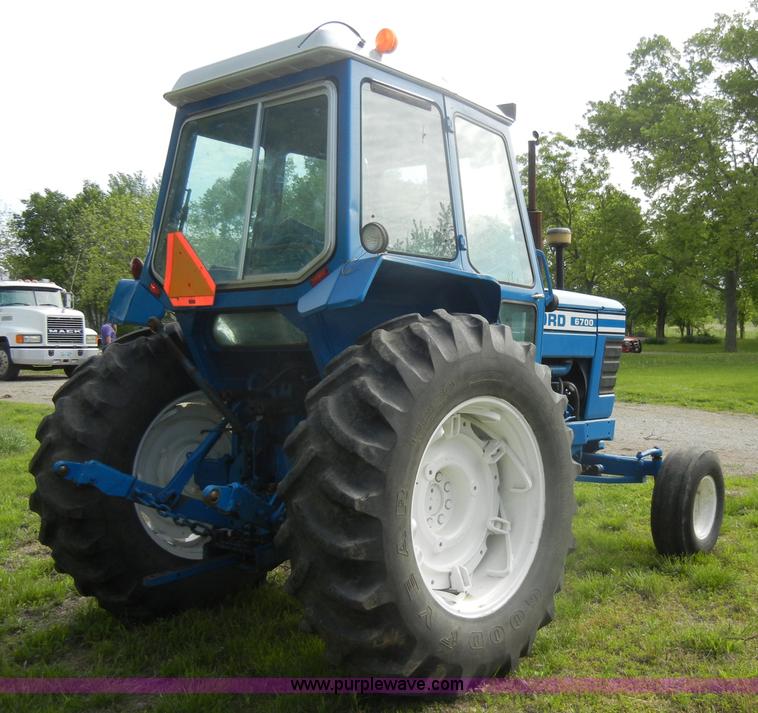 image for item C4472 1978 Ford 6700 tractor