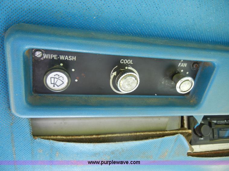 image for item C4472 1978 Ford 6700 tractor