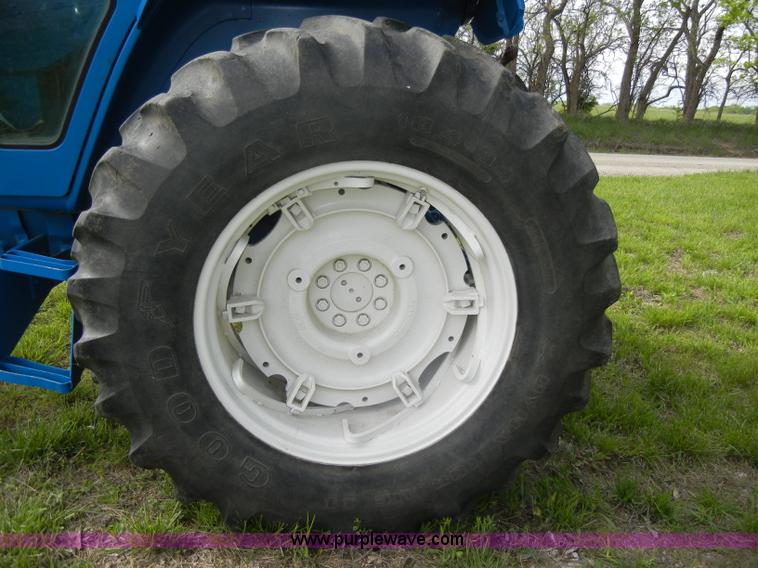 image for item C4472 1978 Ford 6700 tractor