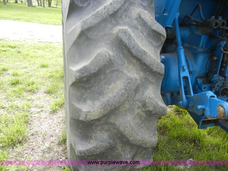 image for item C4472 1978 Ford 6700 tractor