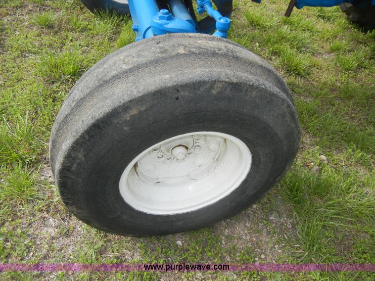 image for item C4472 1978 Ford 6700 tractor