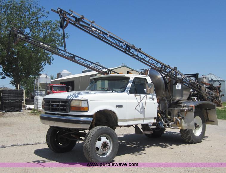 image for item C5458 1992 Ford F450 Super Duty sprayer truck