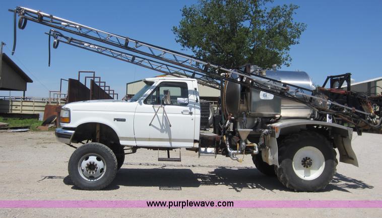 image for item C5458 1992 Ford F450 Super Duty sprayer truck