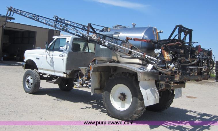 image for item C5458 1992 Ford F450 Super Duty sprayer truck