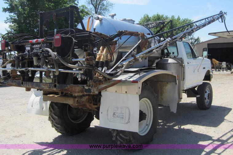 image for item C5458 1992 Ford F450 Super Duty sprayer truck