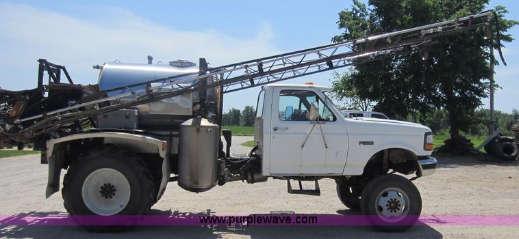 image for item C5458 1992 Ford F450 Super Duty sprayer truck